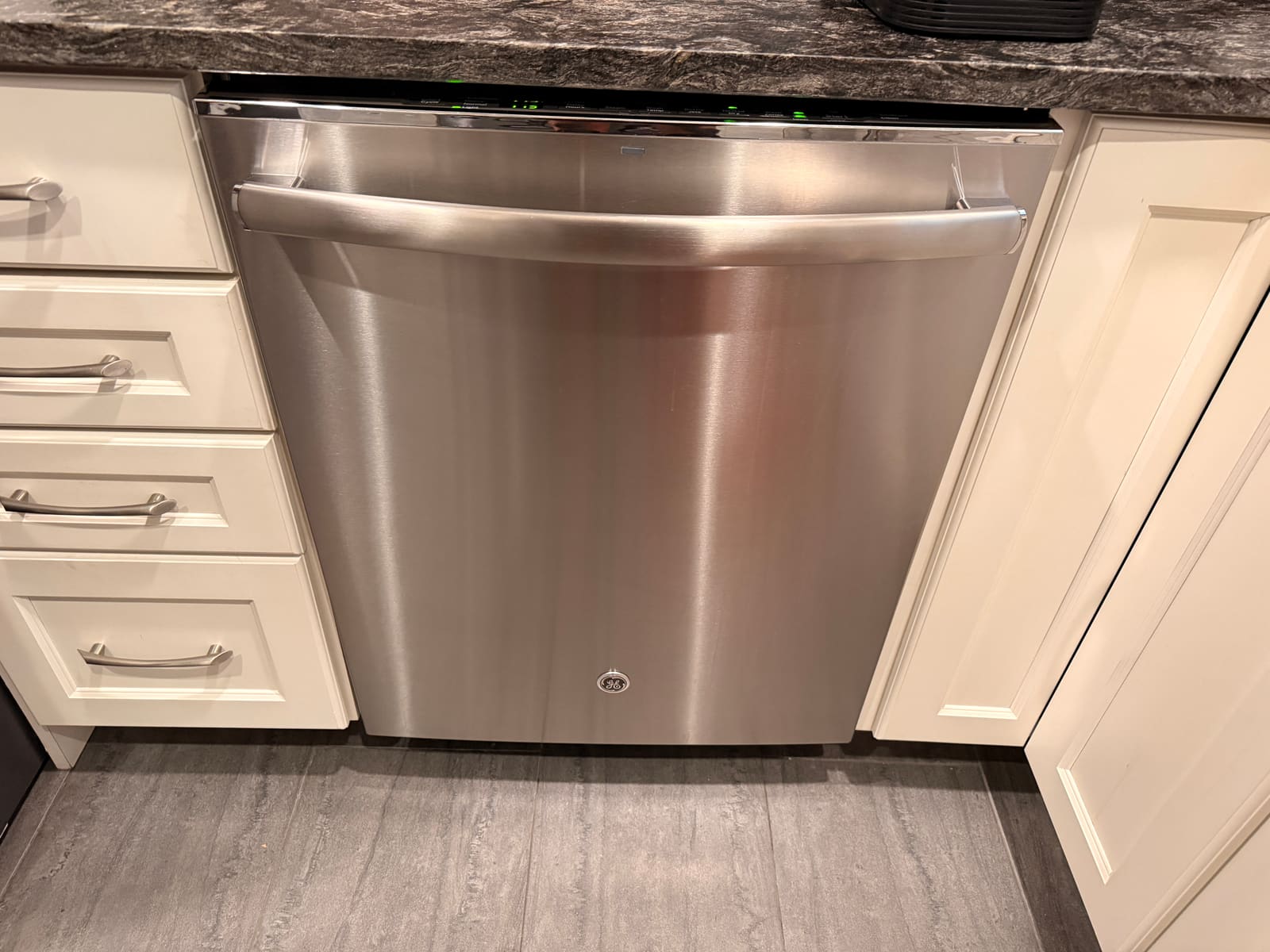 Built-in GE dishwasher in a kitchen in the Los Prados neighborhood of Safety Harbor