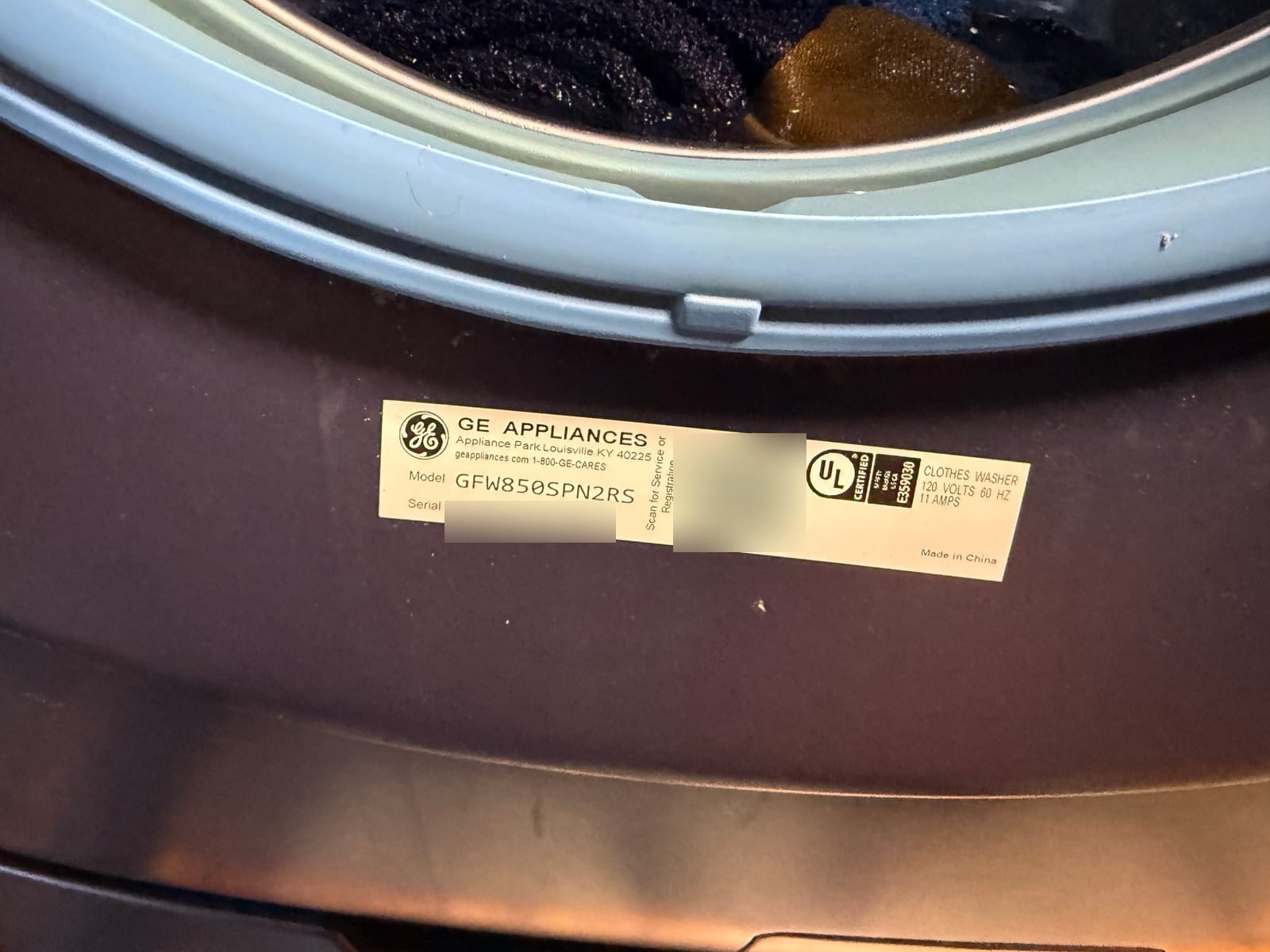 GE washer data plate, model GFW850SPN2RS, with the serial number and QR code blurred