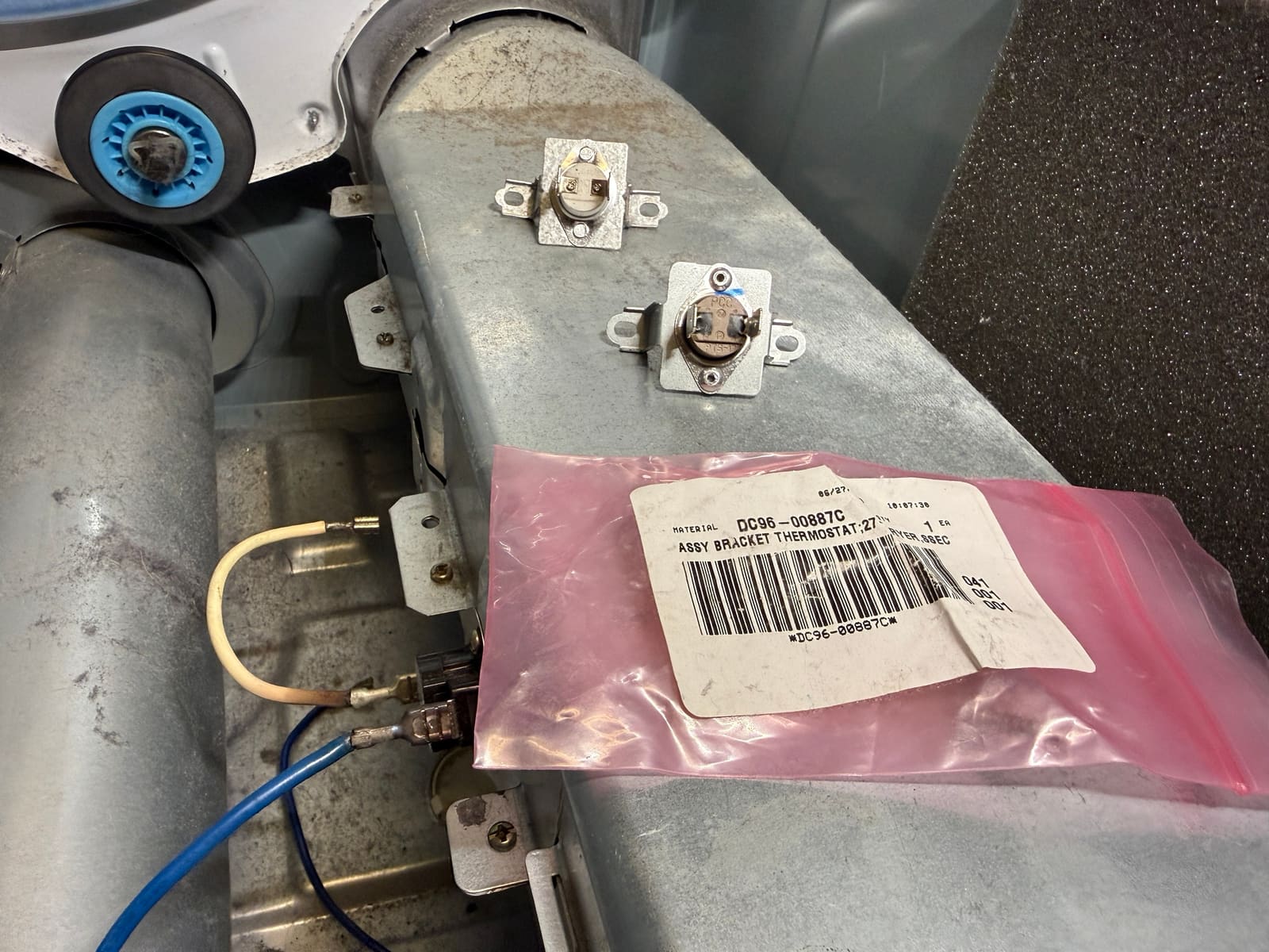 Old and new thermal fuse and thermostat assembly for the Samsung dryer