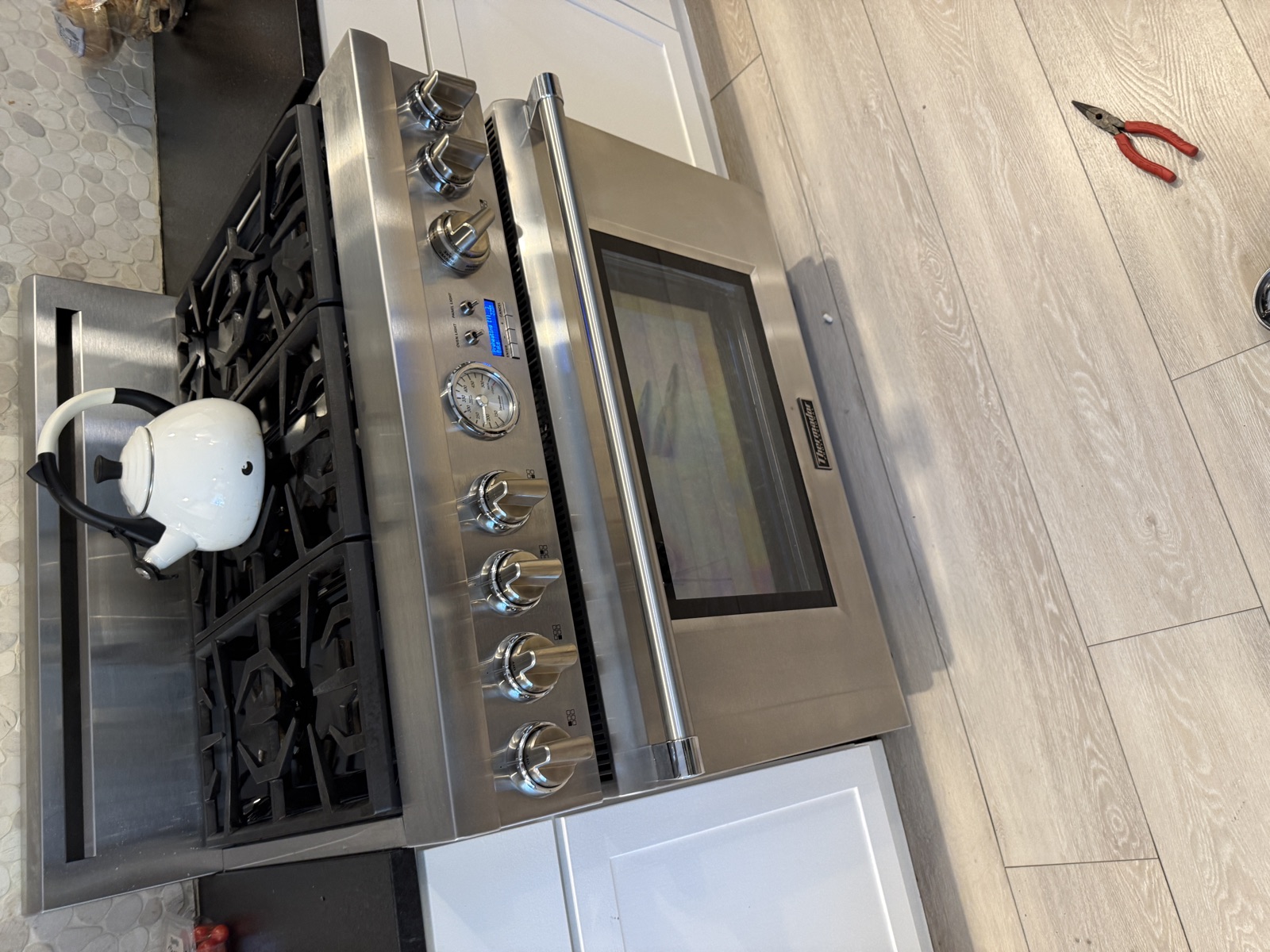 Thermador Pro gas range with a white kettle on the cooktop in a kitchen in Palm Harbor