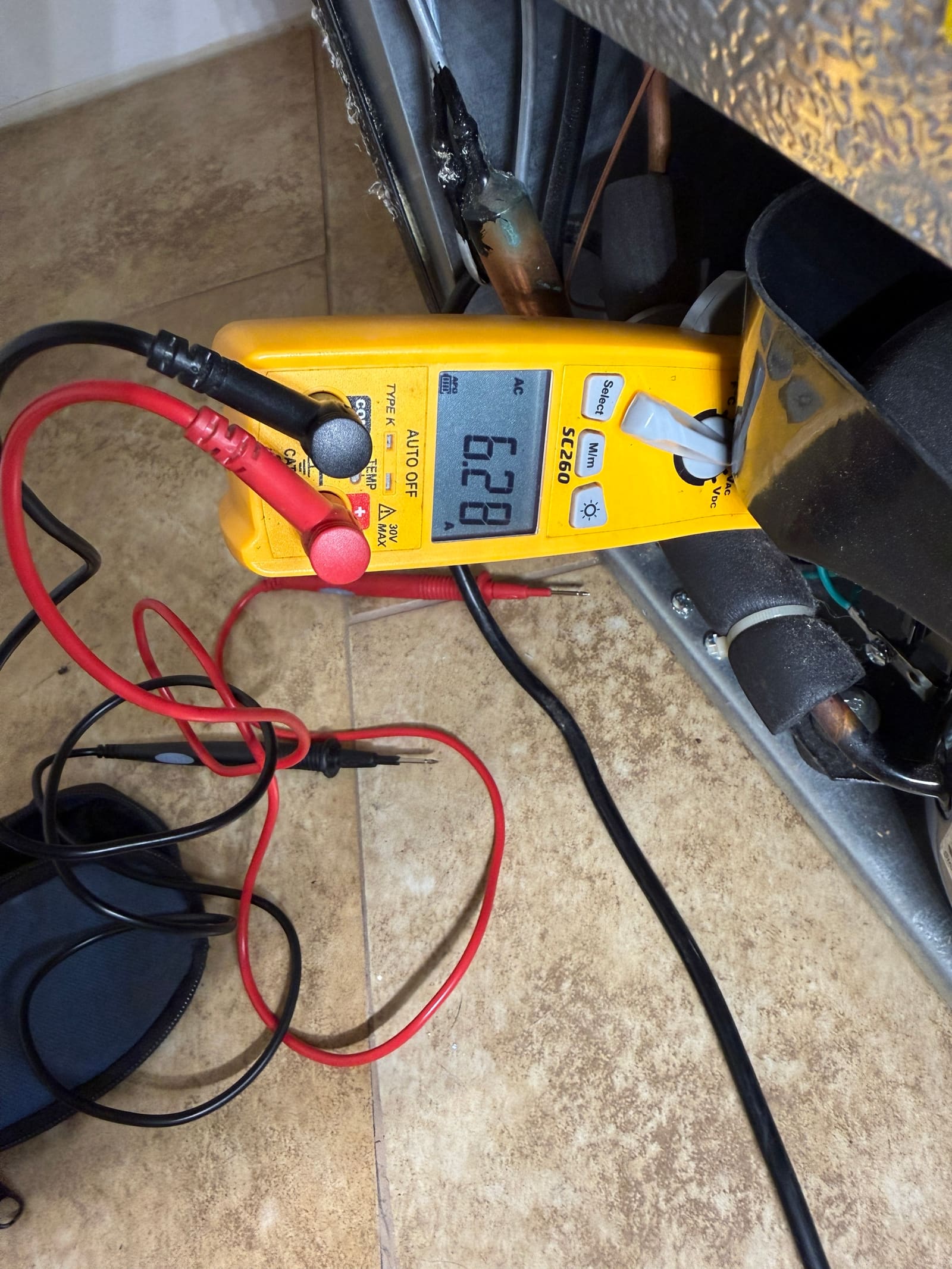 Amp clamp meter reading approximately 6 amps while the compressor attempted to start